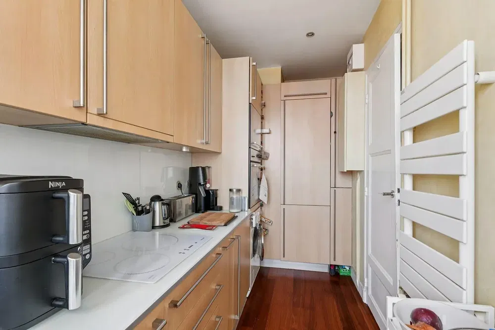 Kuchyně; kuchyňské spotřebiče, dlažba