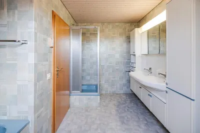 Salle de bain; carrelage, lumière naturelle, rénové