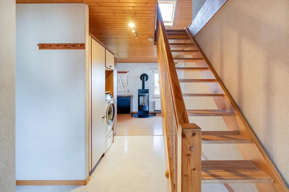 Autre; poutres en bois, parquet, lumière naturelle, cheminée