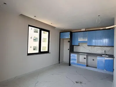 Küche; fliesenboden, blick, tageslicht, renoviert