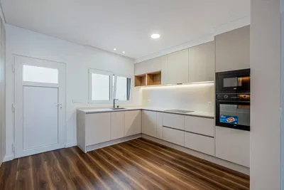 Κουζίνα; συσκευές κουζίνας, μοντέρνο στυλ, ανακαινισμένο, φυσικό φως