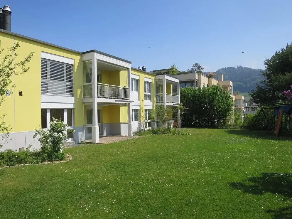 House and surroundings; view, natural light