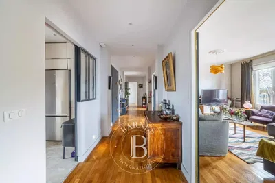 Wohnzimmer; holzboden, tageslicht, moderner stil