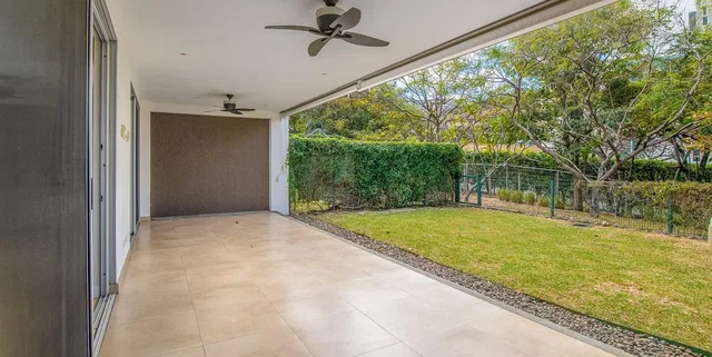 Terrasse; fliesenboden, blick, tageslicht