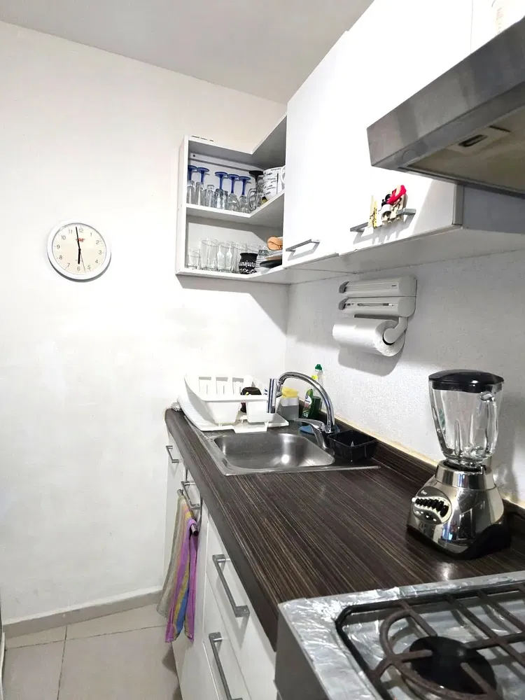 Küche; küchengeräte, fliesenboden