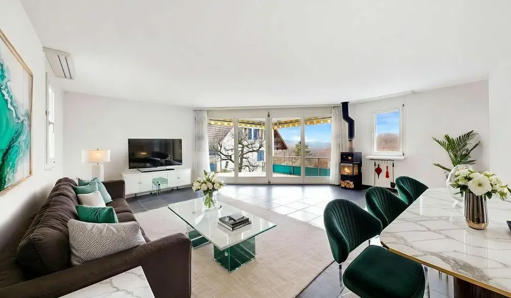 Wohnzimmer; blick, kamin, tageslicht, moderner stil