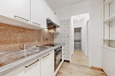 Küche; küchengeräte, fliesenboden, holzboden, renoviert, tageslicht