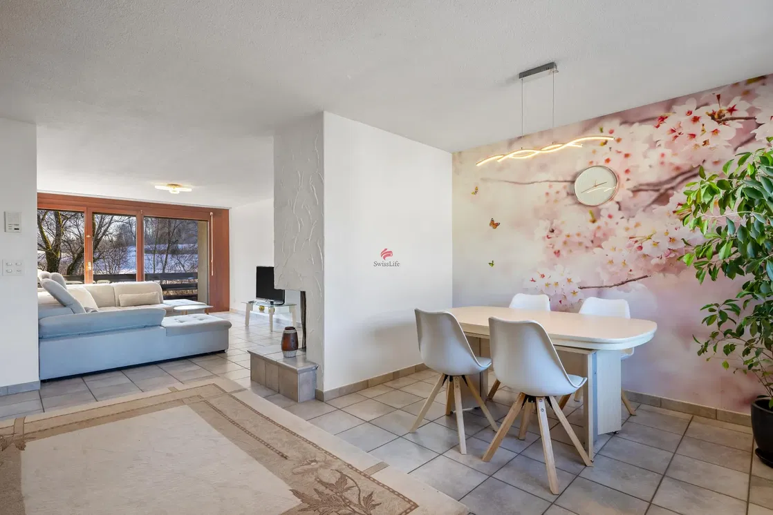 Wohnzimmer; fliesenboden, tageslicht