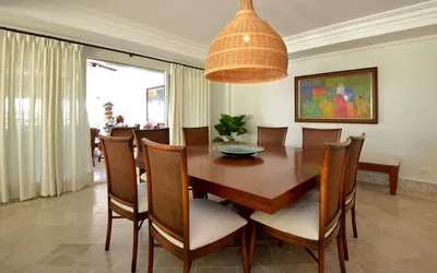 Esszimmer; fliesenboden, tageslicht