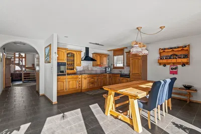 Küche; fliesenboden, tageslicht