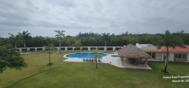 House and surroundings; view, natural light