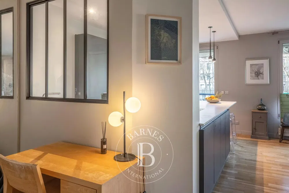 Wohnzimmer; moderner stil, holzboden, tageslicht