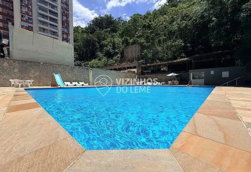 Maison et environs; vue, lumière naturelle