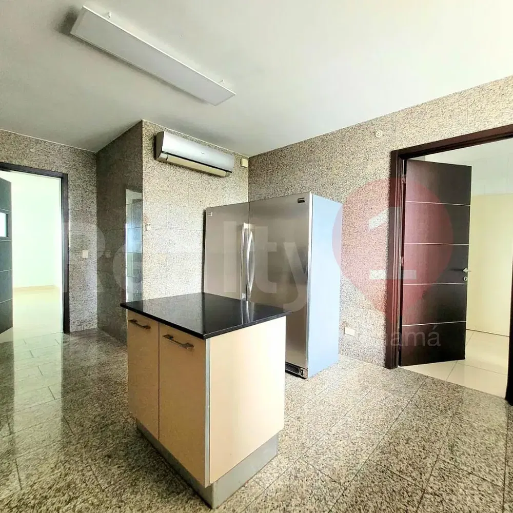 Küche; küchengeräte, fliesenboden