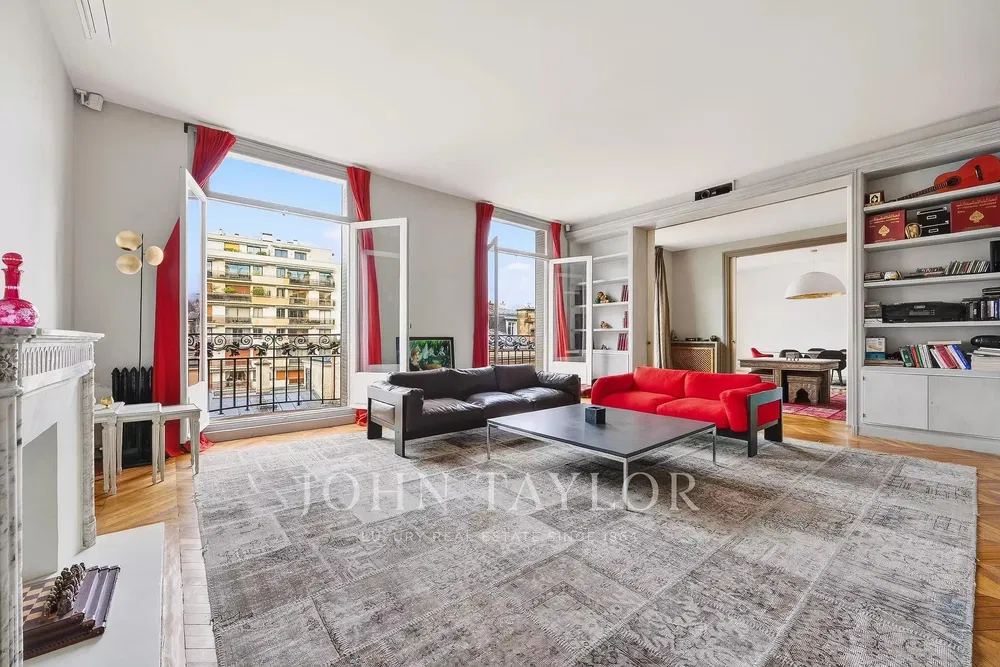 Wohnzimmer; blick, kamin, tageslicht, moderner stil