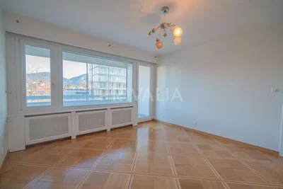 Salon; vue, carrelage, lumière naturelle