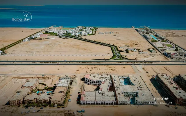 Casa y alrededores; vista