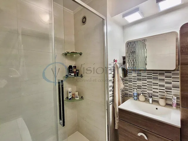 Badezimmer; fliesenboden, renoviert, tageslicht