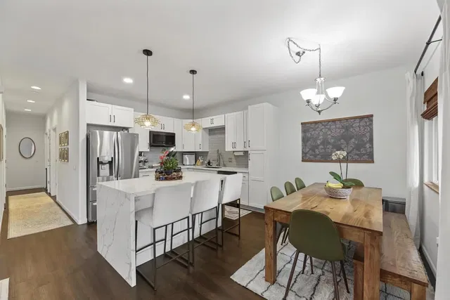 Kitchen; kitchen appliances, natural light, modern style