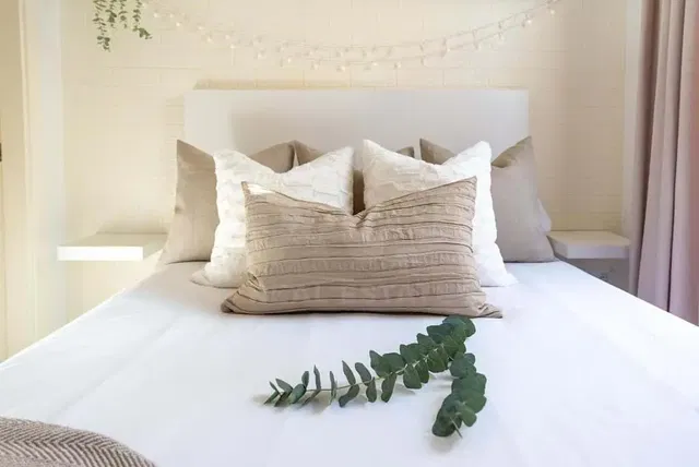 Bedroom; natural light, modern style