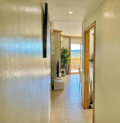 Obývací pokoj; dlažba, výhled, přirozené světlo