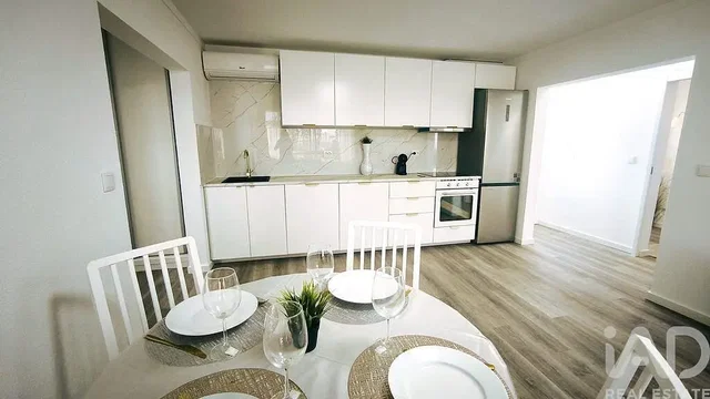 Küche; küchengeräte, tageslicht, moderner stil
