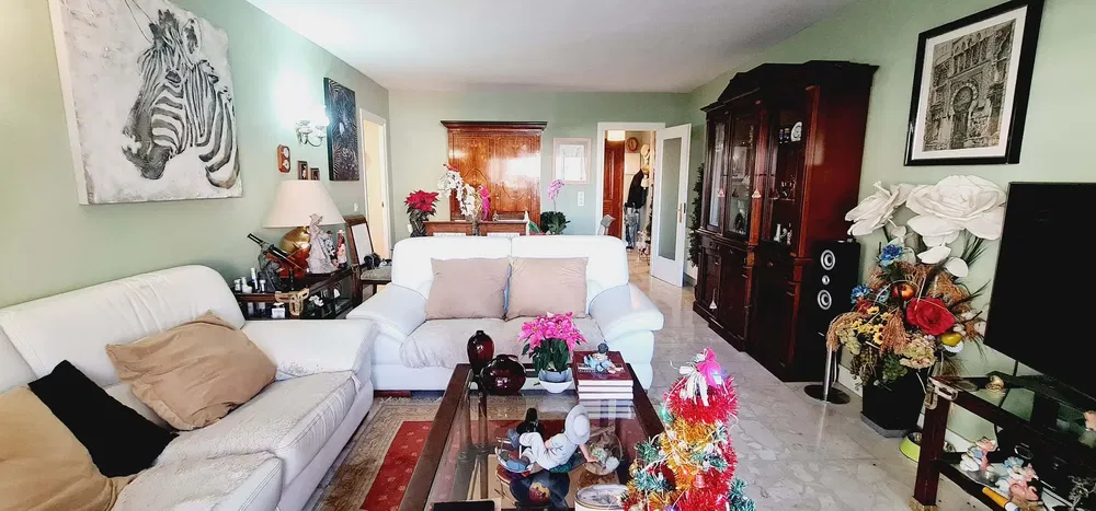 Salón; luz natural, estilo moderno