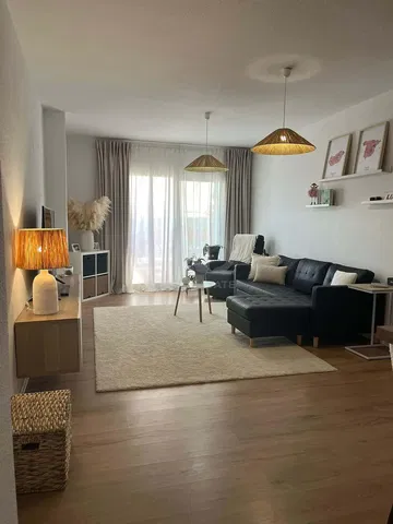 Salón; luz natural, estilo moderno