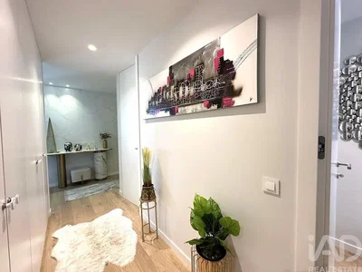 Guardaroba; pavimento in legno, luce naturale, stile moderno