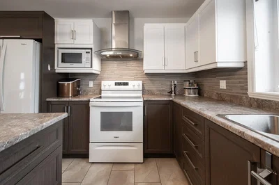 Kuhinja; kuhinjski aparati, renoviran, prirodno svjetlo