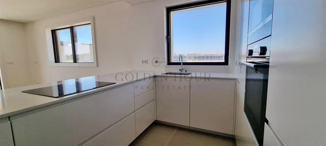 Küche; blick, küchengeräte, tageslicht, moderner stil, renoviert