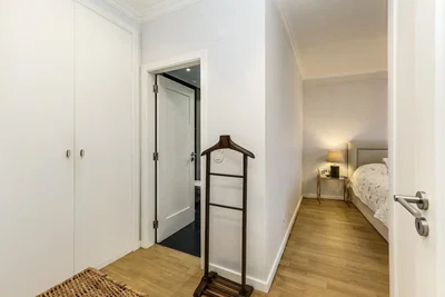 Schlafzimmer; tageslicht, holzboden