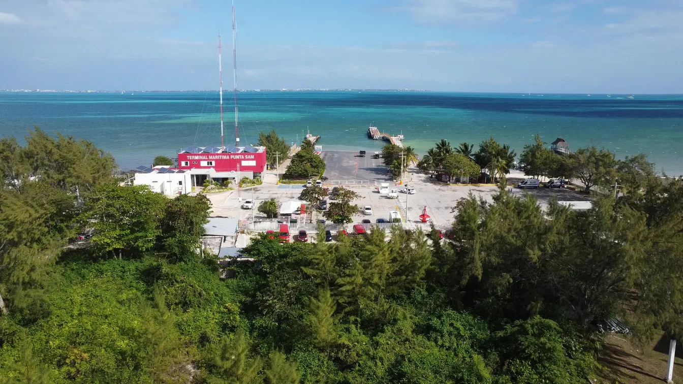 Dům a okolí; výhled