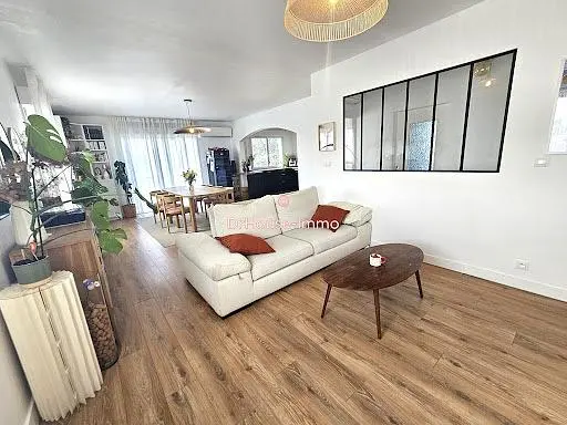 Salon; lumière naturelle, parquet, style moderne