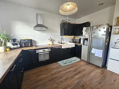 Cuisine; électroménager, parquet, lumière naturelle, style moderne