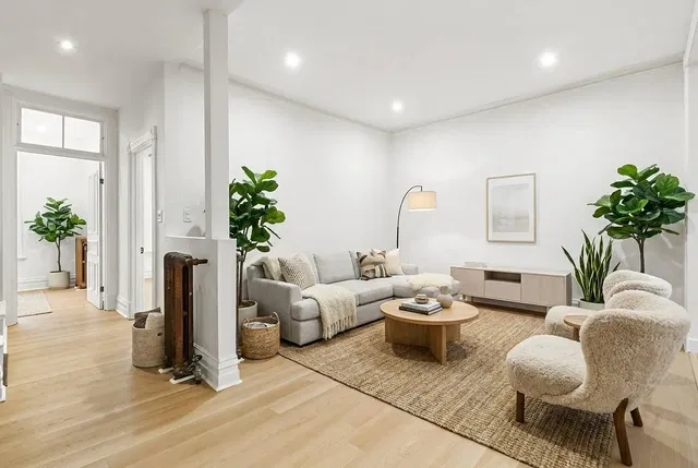 Living room; natural light, wood floor, modern style