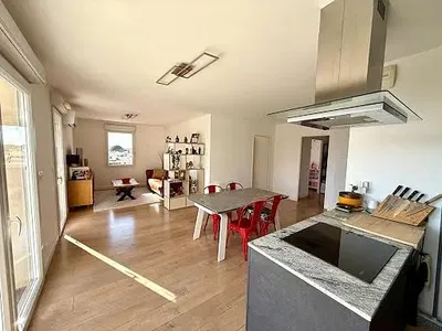 Küche; küchengeräte, holzboden, tageslicht