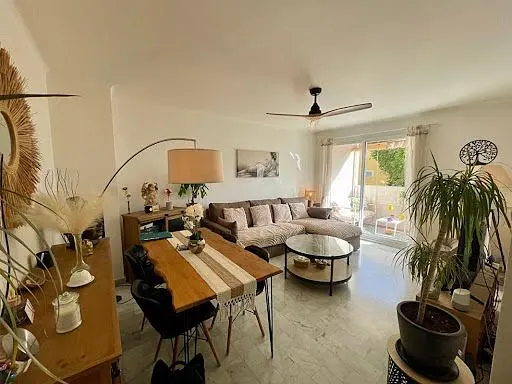 Oturma odası; doğal ışık, modern stil