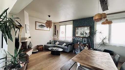 Wohnzimmer; tageslicht, holzboden, moderner stil, kamin