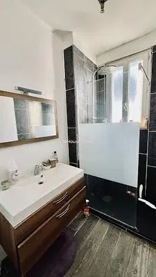 Badezimmer; tageslicht, fliesenboden