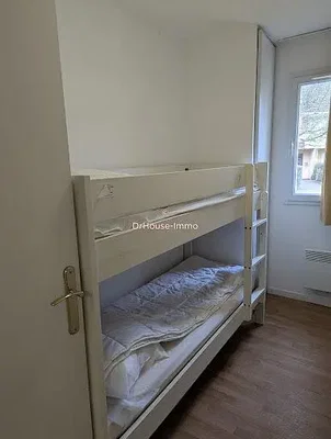 Kinderzimmer; holzboden, tageslicht