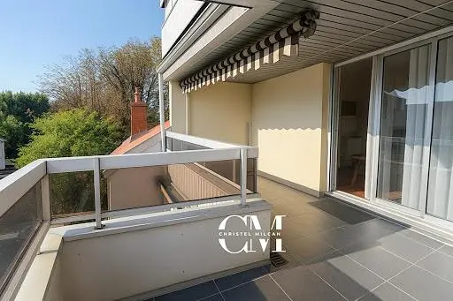 Balkon; manzara, fayans zemin