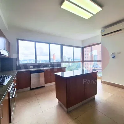 Mutfak; manzara, mutfak aletleri, fayans zemin, doğal ışık