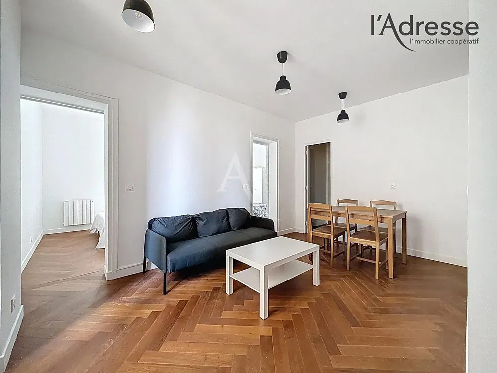 Wohnzimmer; holzboden, tageslicht