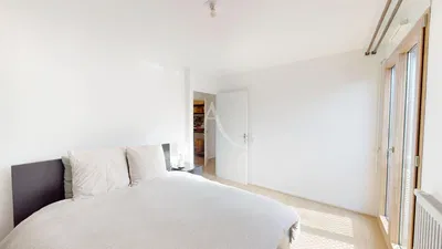 Chambre; lumière naturelle, parquet