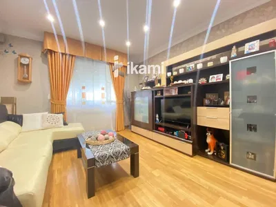 Wohnzimmer; holzboden, tageslicht, moderner stil