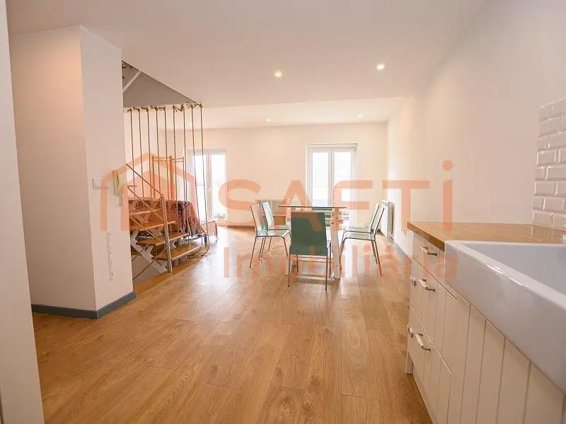 Küche; holzboden, tageslicht, moderner stil