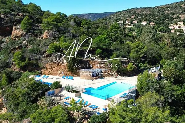 Haus und umgebung; blick