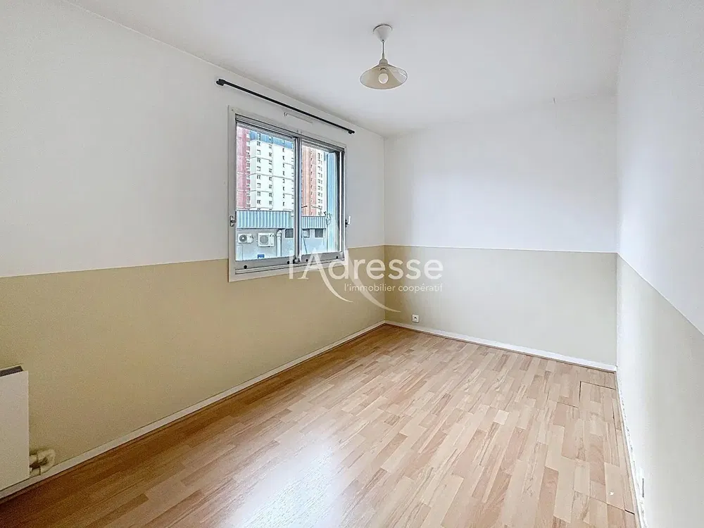 Salon; vue, parquet, lumière naturelle