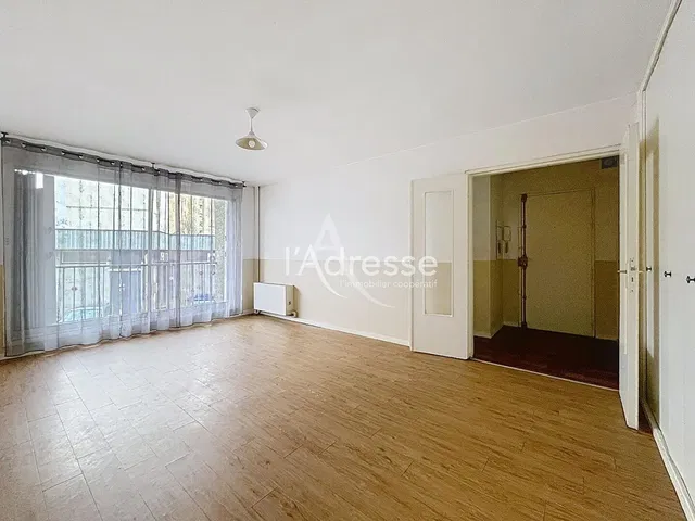 Salon; lumière naturelle, carrelage